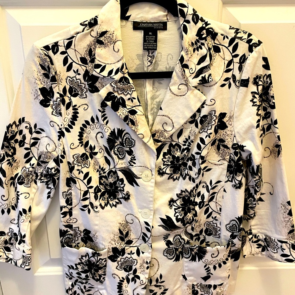 3/4 White Blazer with Flower Detail